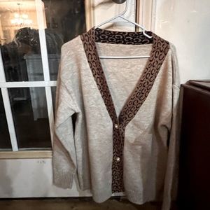 Beautiful cream colored cardigan. Will look beautiful over a whit tshirt